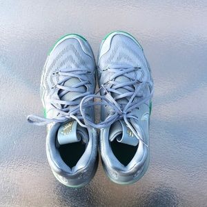 Nike Kyrie 4 Basketball shoes